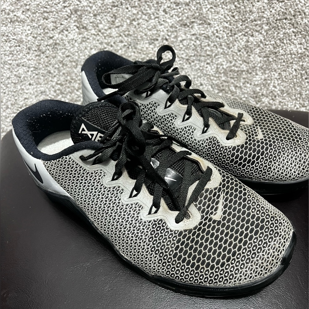 Nike Woman’s Metcon 5 X 'Night Time Shine' Black Grey Athletic Tennis shoes 8.5